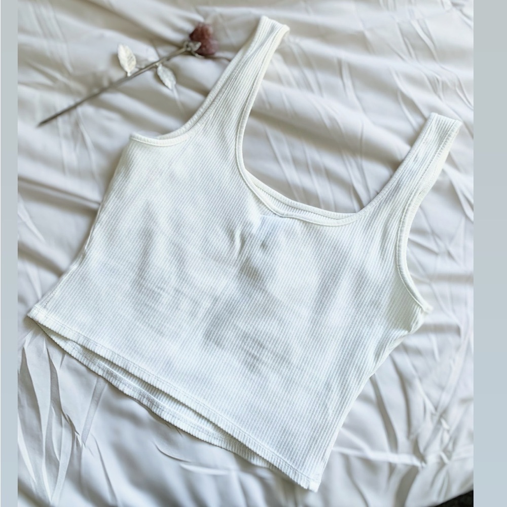 Elegant White Ribbed Tank Top 🥀 - Picture 3 of 3